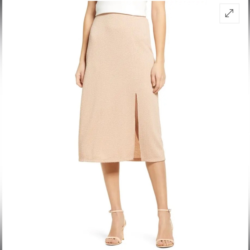 Everleigh Ribbed Front Slit Midi Skirt in Size XS Color Blush. Great Condition.